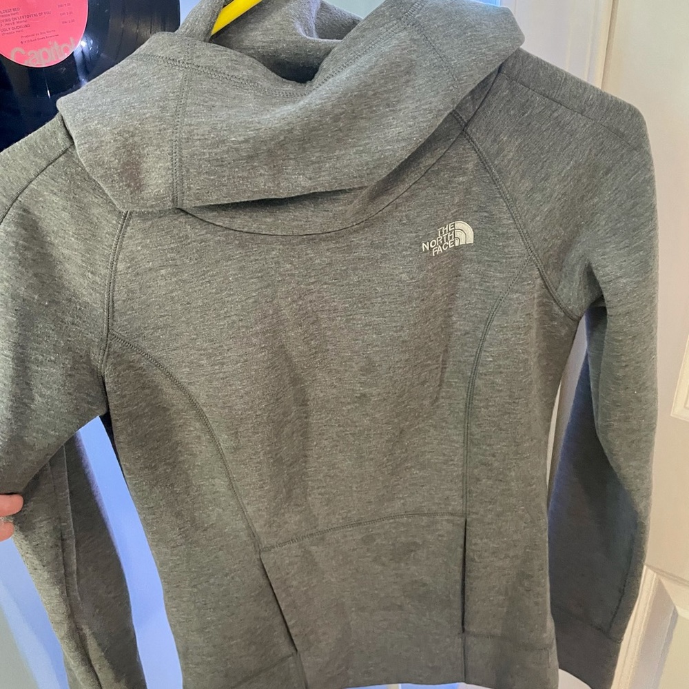 grey north face workout hoodie